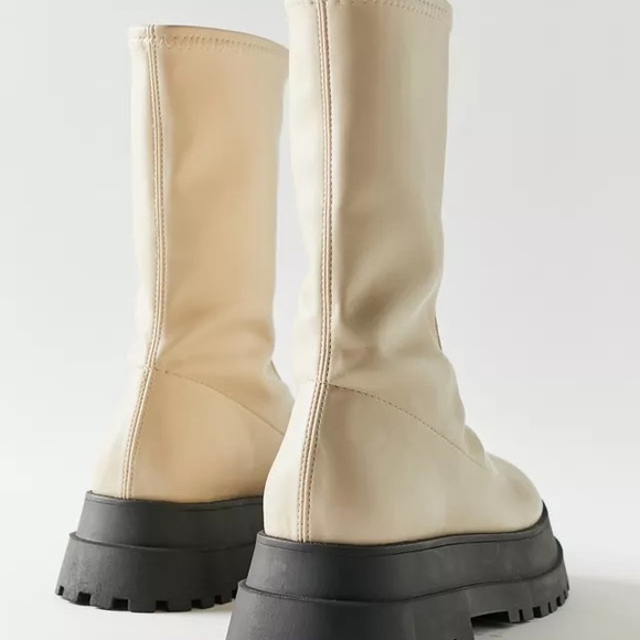 *SOLD* NWT Urban Outfitters Boots - Picture 4 of 4